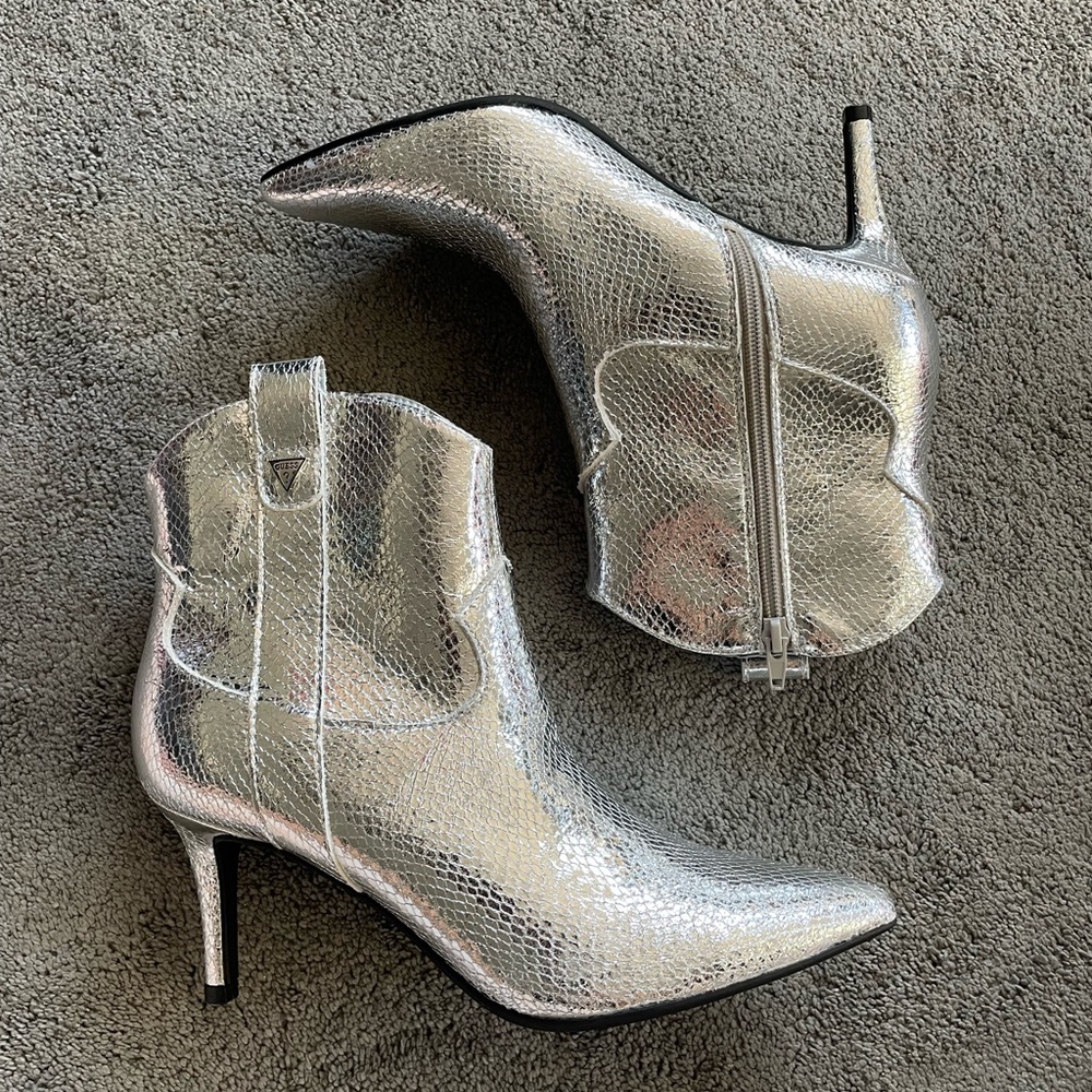 NWOT Guess Metallic Silver Snake Print Ankle Heeled Boots Size 8.5, 9.5